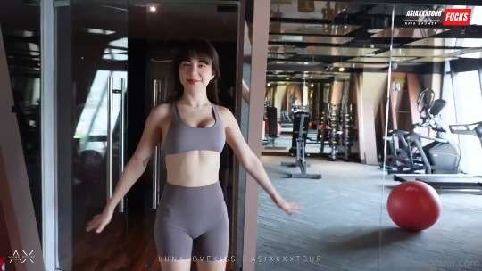 亚裔超美混血御姐【露娜妈妈】性感混血瑜伽宝贝和教练的私人训练课程，穿着性感的紧身瑜伽制服被大屌教练各#性交#挑逗#骚逼#射精#亚裔封面图